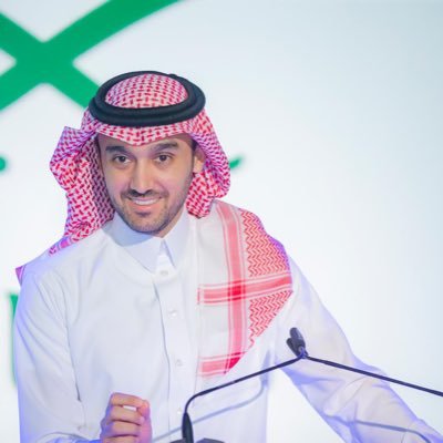 وزير الرياضة يبارك إنجاز العجيان التاريخي بعد تحطيمه الرقم القياسي العالمي للشباب